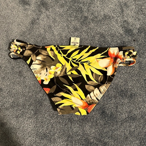 Hollister floral bikini set XS bottom and 34A top - Picture 4 of 10